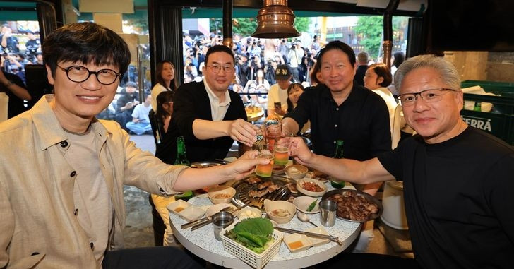 Jensen Huang ăn thịt nướng bình dân bàn thương vụ tỷ USD