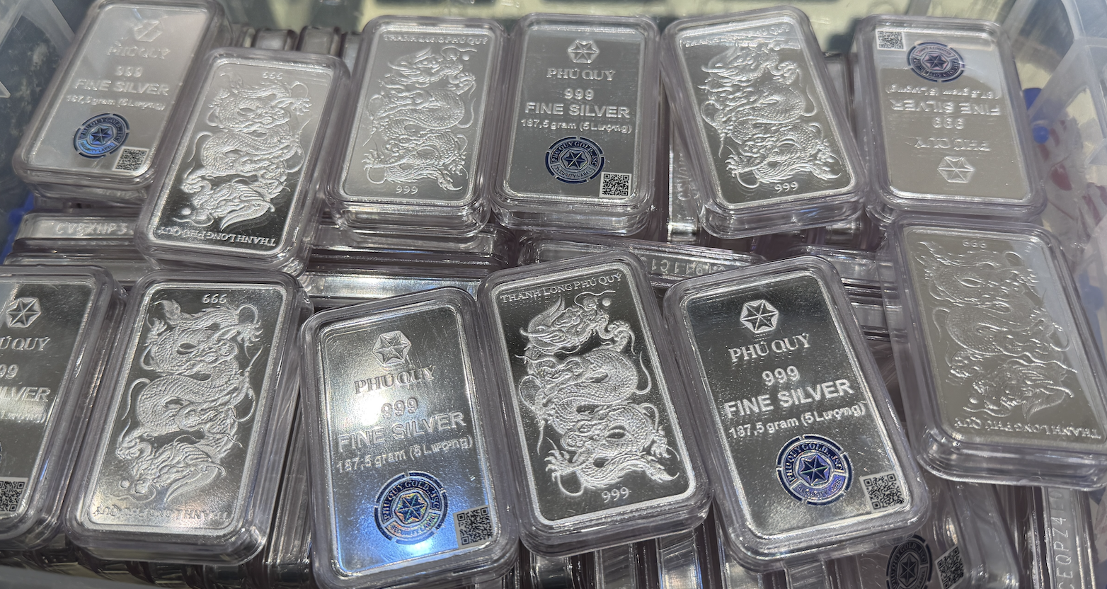 Giá bạc hôm nay 8/6/2026 lao dốc, "bốc hơi" gần 8 triệu đồng/kg chỉ sau một tuần