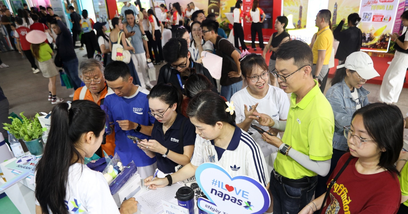 Ngày Tài chính số 2026: Sôi động thanh toán số tại gian hàng NAPAS