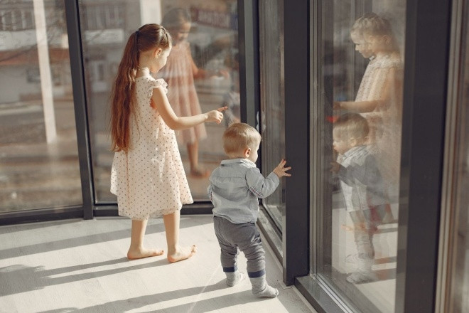Nghỉ hè, con hàng xóm liên tục đến nhà chờ cơm, tôi rơi vào cảnh khó xử