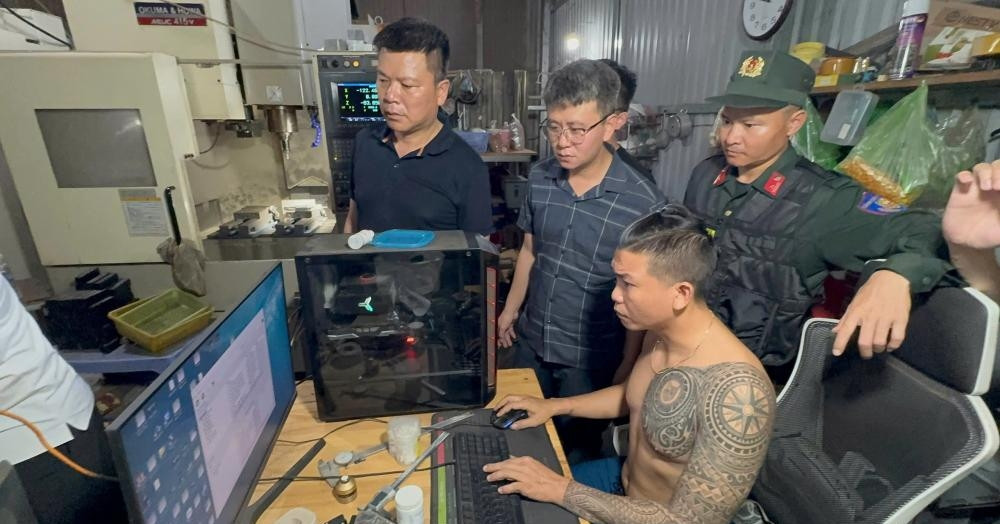 Phát hiện 2 xưởng cơ khí bí mật chế tạo vũ khí quân dụng, bán cả nghìn đơn hàng
