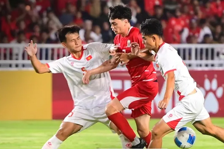 Trọng tài gây tranh cãi, U19 Việt Nam thua Indonesia phút bù giờ