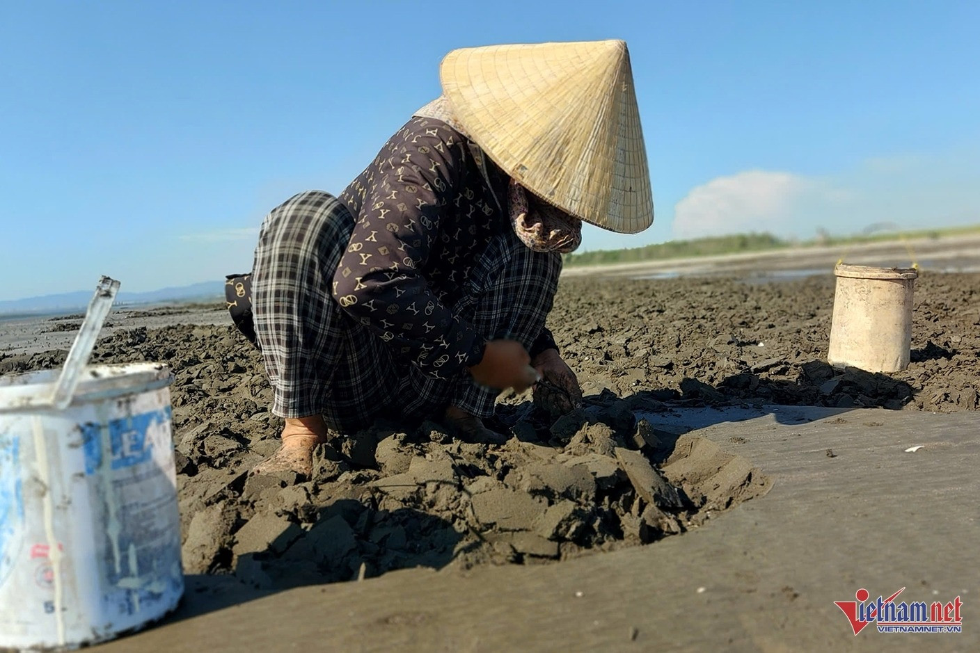 https://static-images.vnncdn.net/vps_images_publish/000001/000003/2026/6/7/w-chi-thuy-cao-ngheu-671.jpg