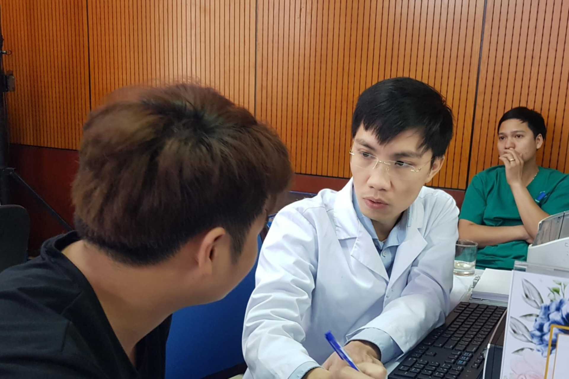 Từ ngày 1/7, BHYT chi trả khám ngoại trú trái tuyến, vượt cấp ra sao?