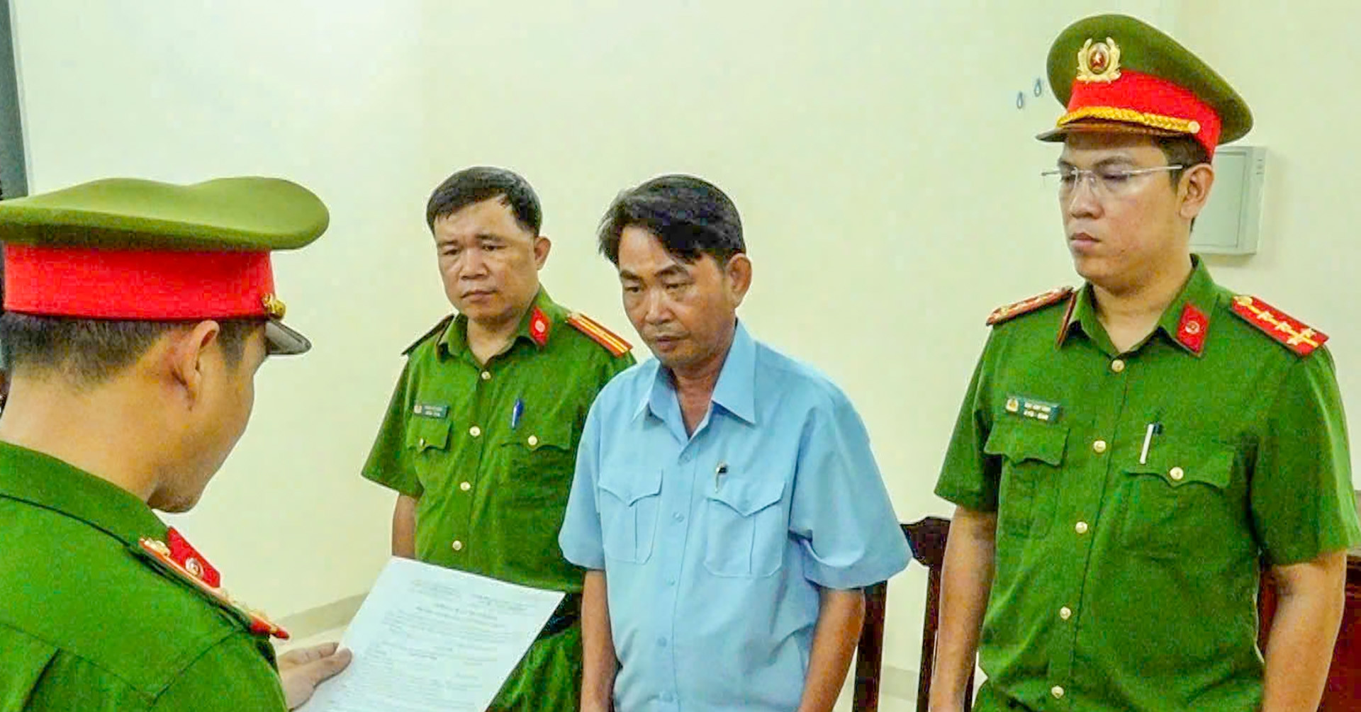 Bắt tạm giam người đàn ông khai thác đất trái phép quy mô lớn