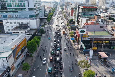 Cận cảnh dải phân cách điều khiển từ xa ở TPHCM, giảm ùn tắc giờ cao điểm