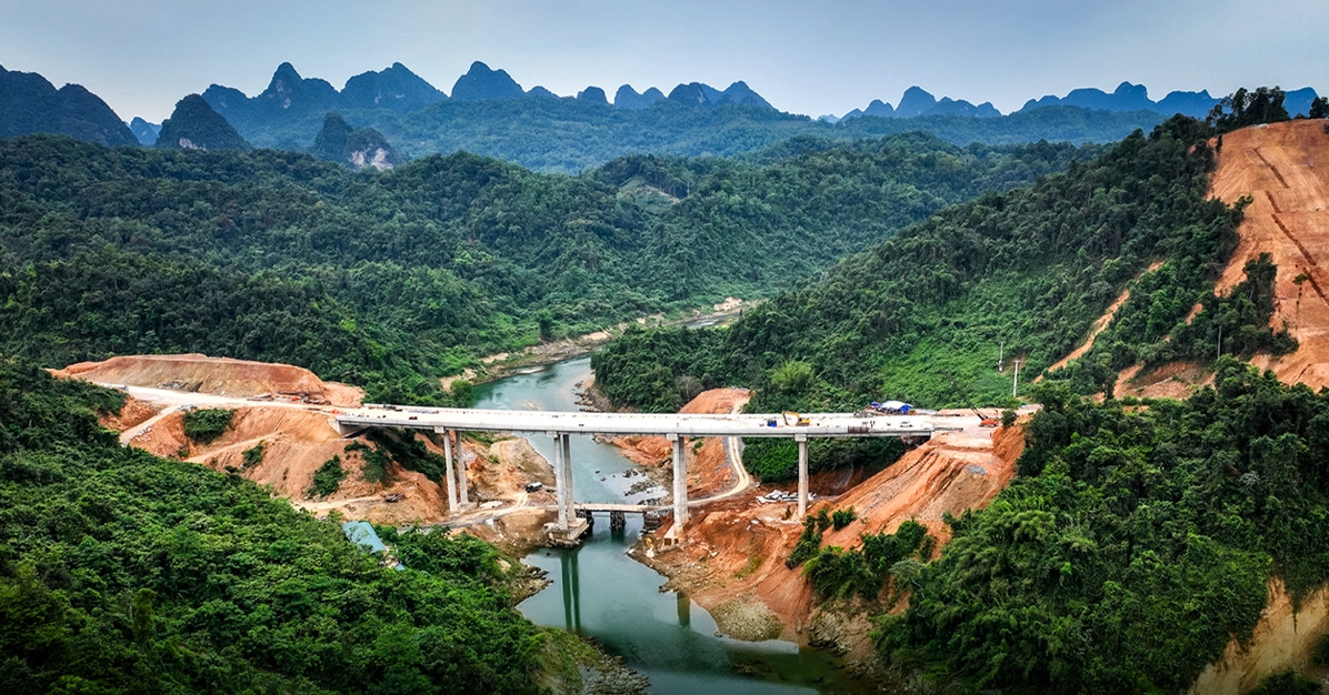 Chinh phục đại ngàn, mở lối cao tốc