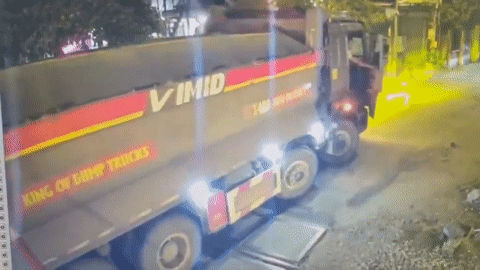 Tàu hỏa đâm xe tải: Cục CSGT đề nghị Công an Hà Nội điều tra trách nhiệm của tài xế