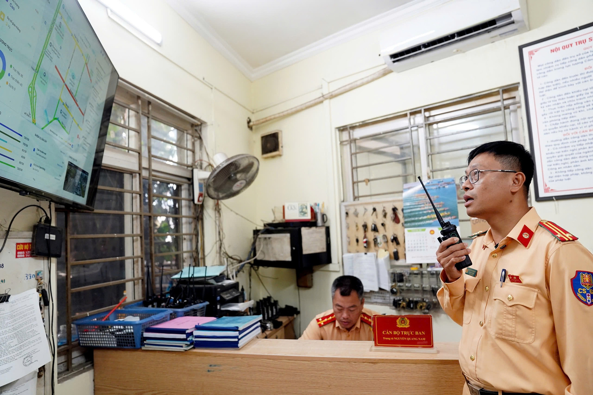 CSGT Hà Nội dùng ứng dụng kết hợp AI để 'soi' ùn tắc, tra cứu mức phạt