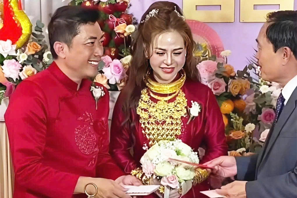 Sự thật tin diễn viên Kinh Quốc 'cưới lần 3, cô dâu đeo vàng trĩu cổ'