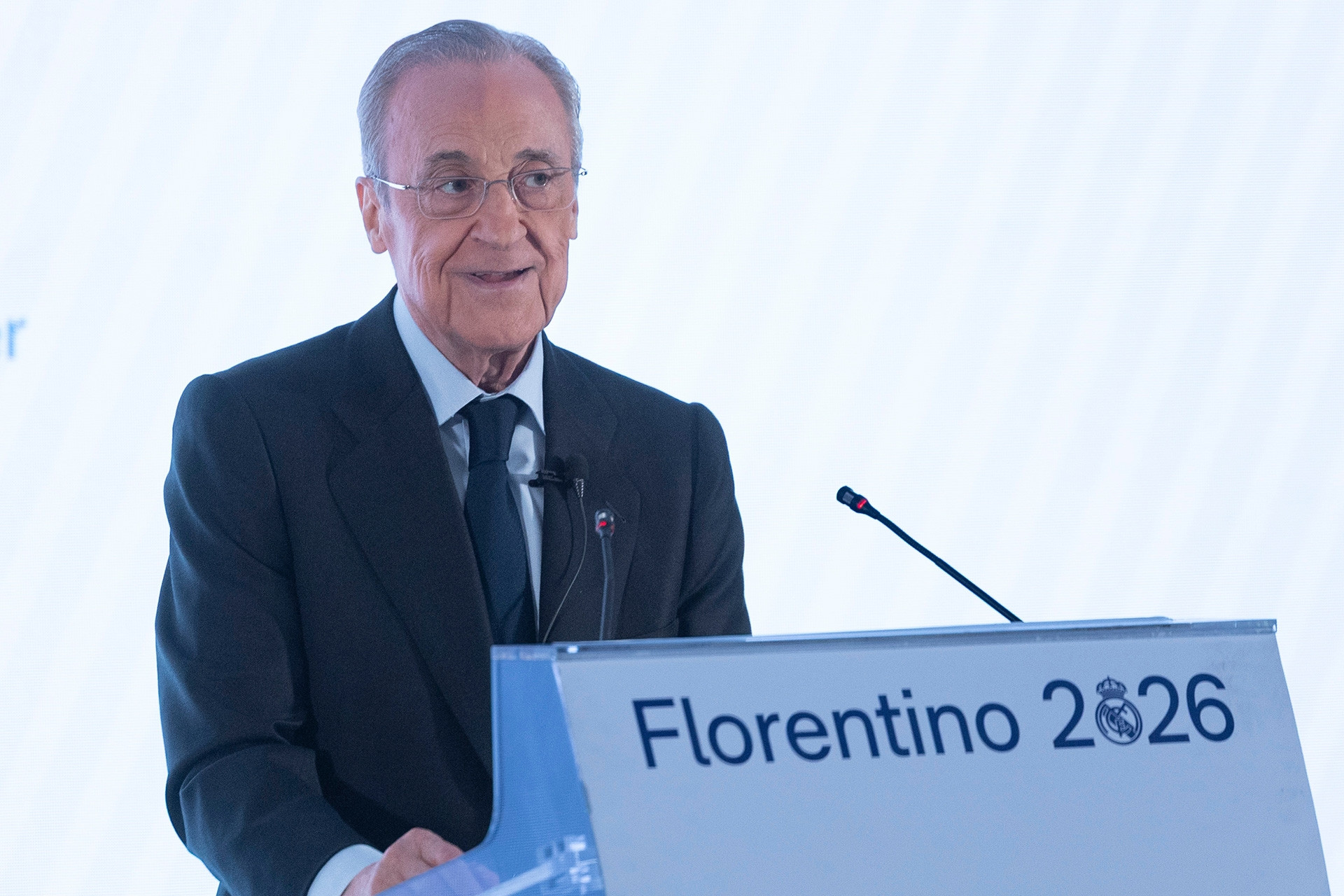 Florentino Perez tái đắc cử chủ tịch Real Madrid, gọi tên Mourinho