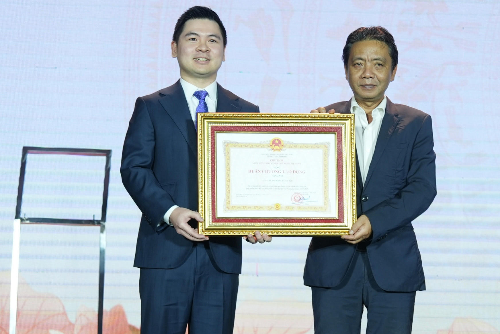 Hà Nội FC nhận Huân chương Lao động hạng Nhì trong ngày đặc biệt