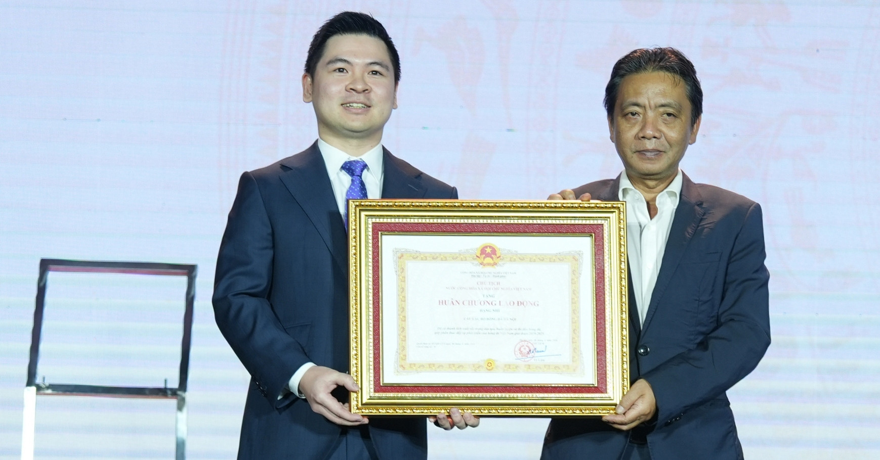 Hà Nội FC nhận Huân chương Lao động hạng Nhì trong ngày đặc biệt