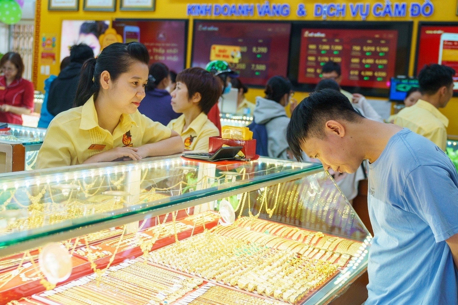 Giá vàng hôm nay 9/6/2026: Cú lao dốc giữa đêm, vàng rời xa mốc 4.300 USD/ounce