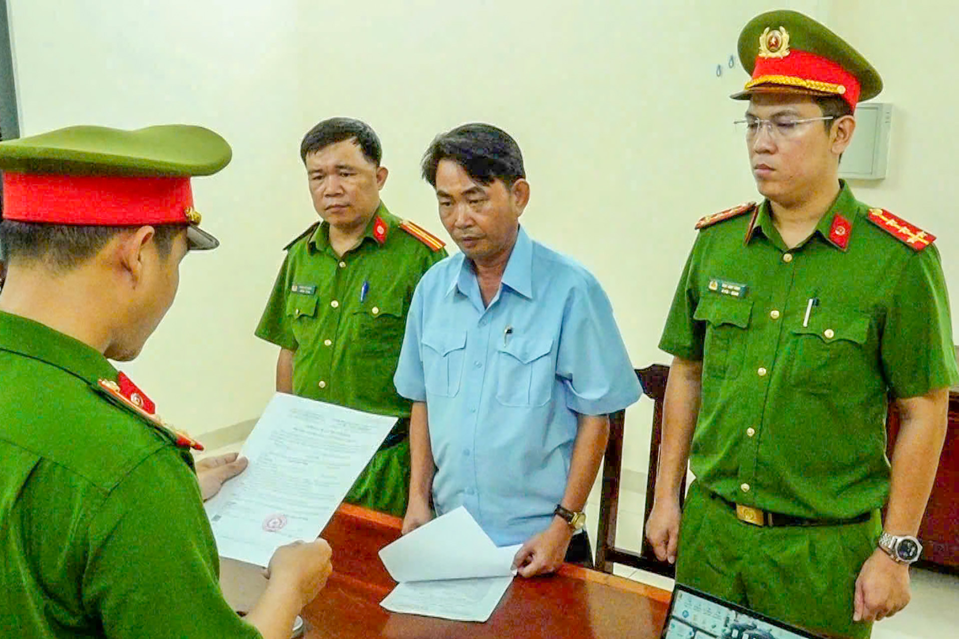 Nguyen Duc Hung tai cong an 1.jpg