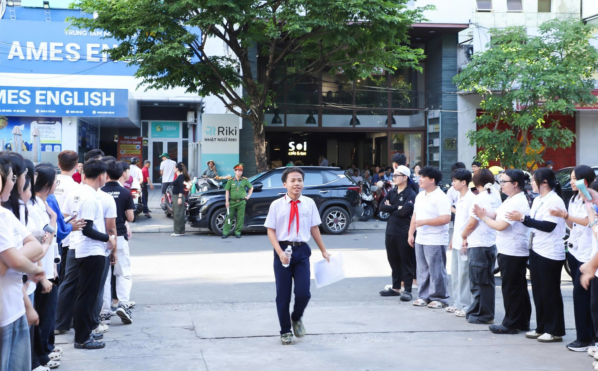 thi lop 10.jpg