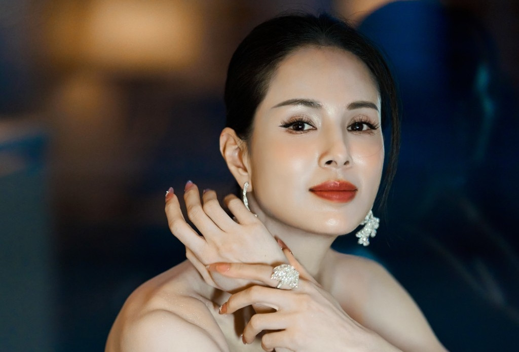 'Tiểu Long Nữ' Lý Nhược Đồng đáp trả khi bị chê hết thời