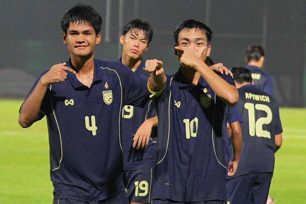 U19 Thái Lan ngược dòng loại U19 Malaysia, tặng quà U19 Việt Nam