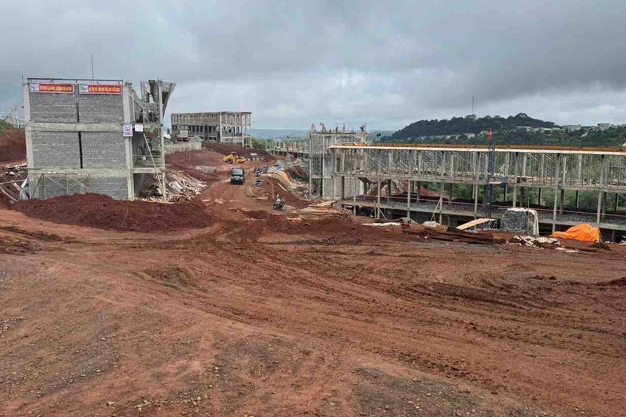 180 dân quân ở 14 xã hỗ trợ xây trường nội trú liên cấp tại Lâm Đồng