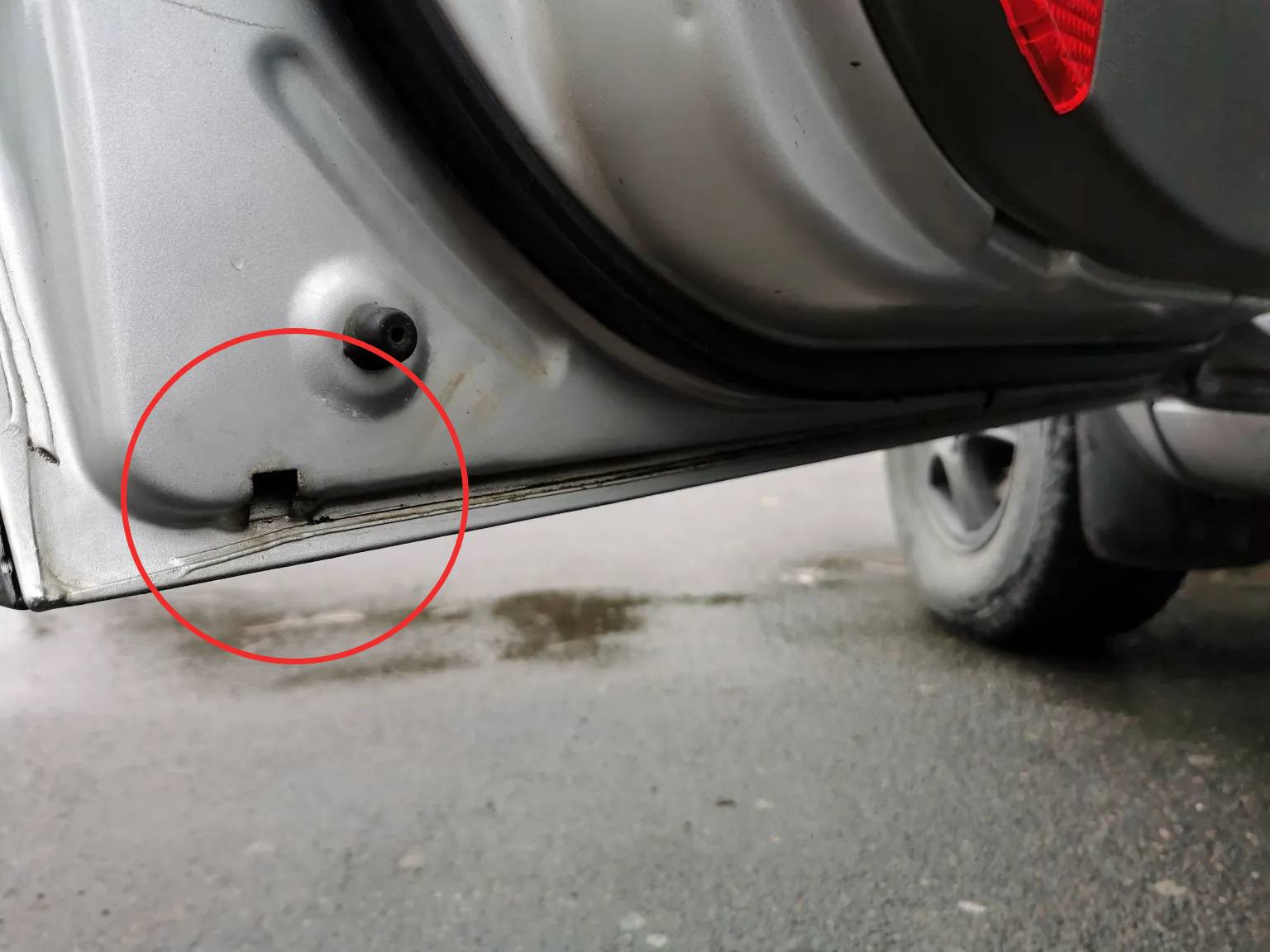 Car lower part open front door 1086188506.jpg