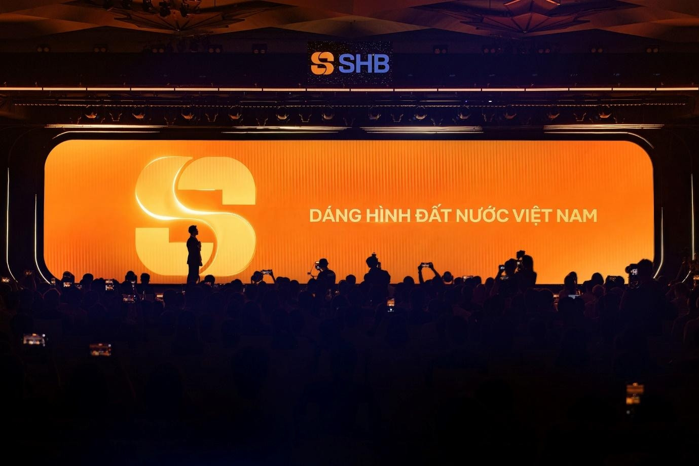 Chiến lược tái định vị ngân hàng - Từ xu hướng toàn cầu đến thị trường Việt Nam