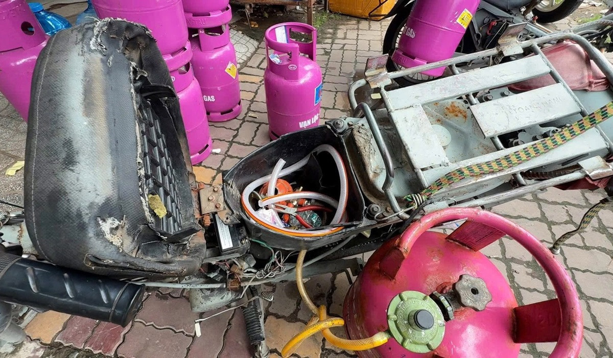 https://static-images.vnncdn.net/vps_images_publish/000001/000003/2026/6/9/chu-cua-hang-kinh-doanh-gas-do-2-xe-may-chay-bang-gas-de-di-giao-hang-cho-khach1-1117.jpg