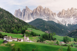 https://static-images.vnncdn.net/vps_images_publish/000001/000003/2026/6/9/dolomites-khach-viet-2-2307.jpg