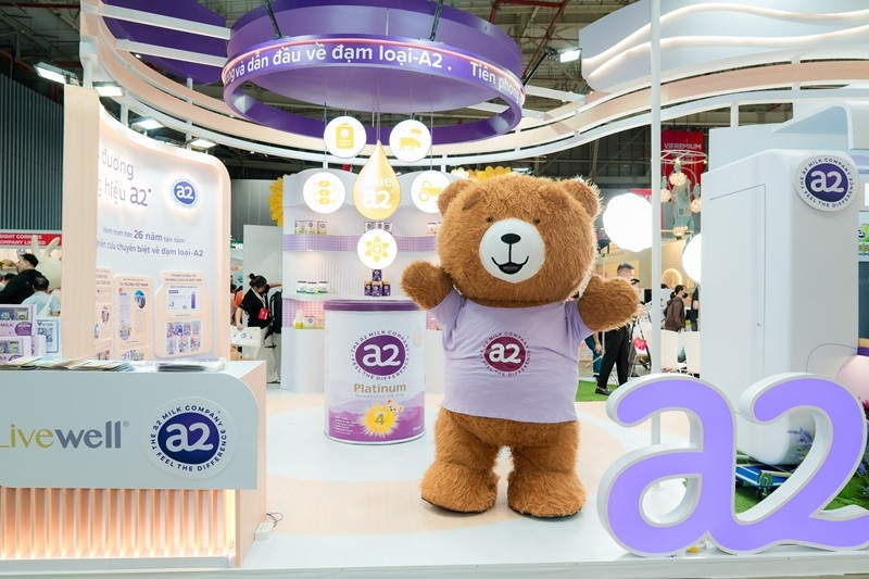 Khách hàng trải nghiệm gian hàng ấn tượng của a2 tại VietBaby Fair 2026