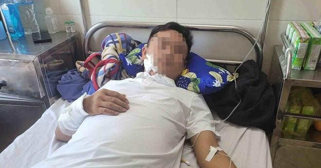 Khởi tố người đàn ông đi ô tô đến nhà người vay tiền, dùng súng bắn nạn nhân
