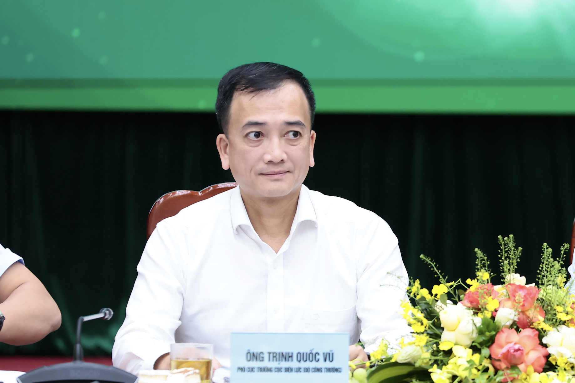 Lãnh đạo Cục Điện lực nêu điều kiện để bán 100% điện mặt trời mái nhà dư lên lưới