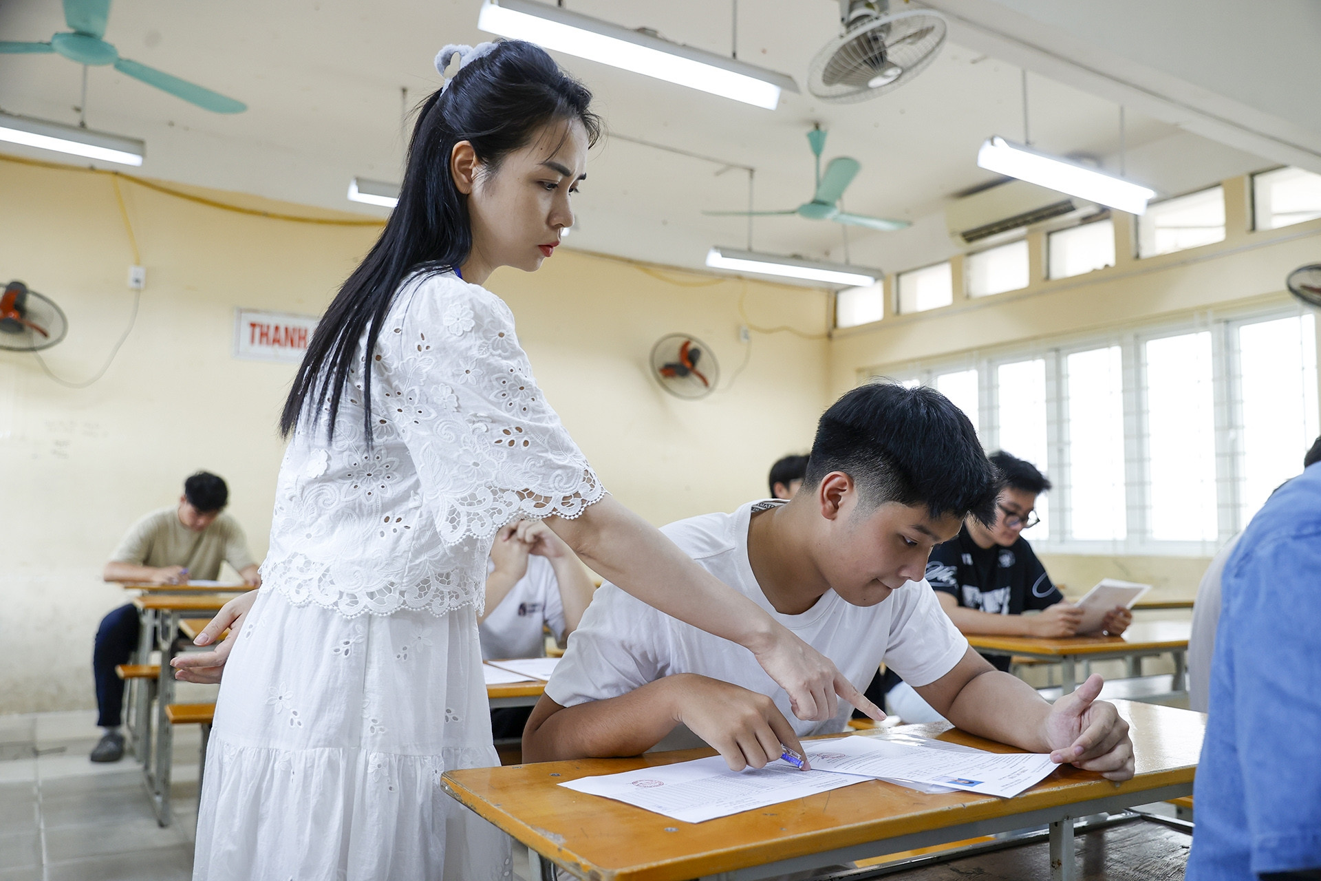 Những vật 'bất ly thân' và danh mục cấm mang vào phòng thi tốt nghiệp THPT