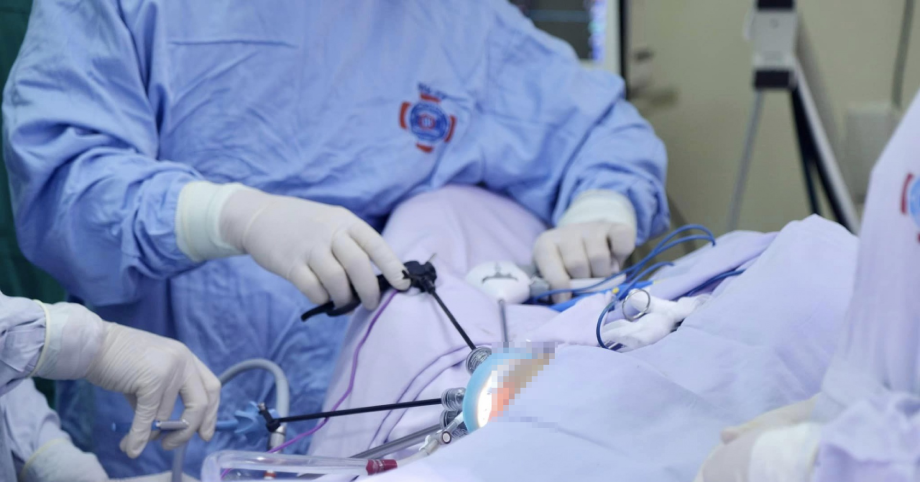 Từ ngồi xe lăn đến đạp xe đưa con đi học của người đàn ông 39 tuổi