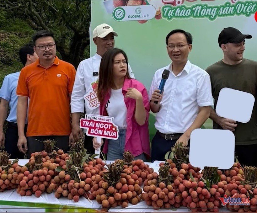 W-10.Lanh dao Bac Ninh ban vai.jpg