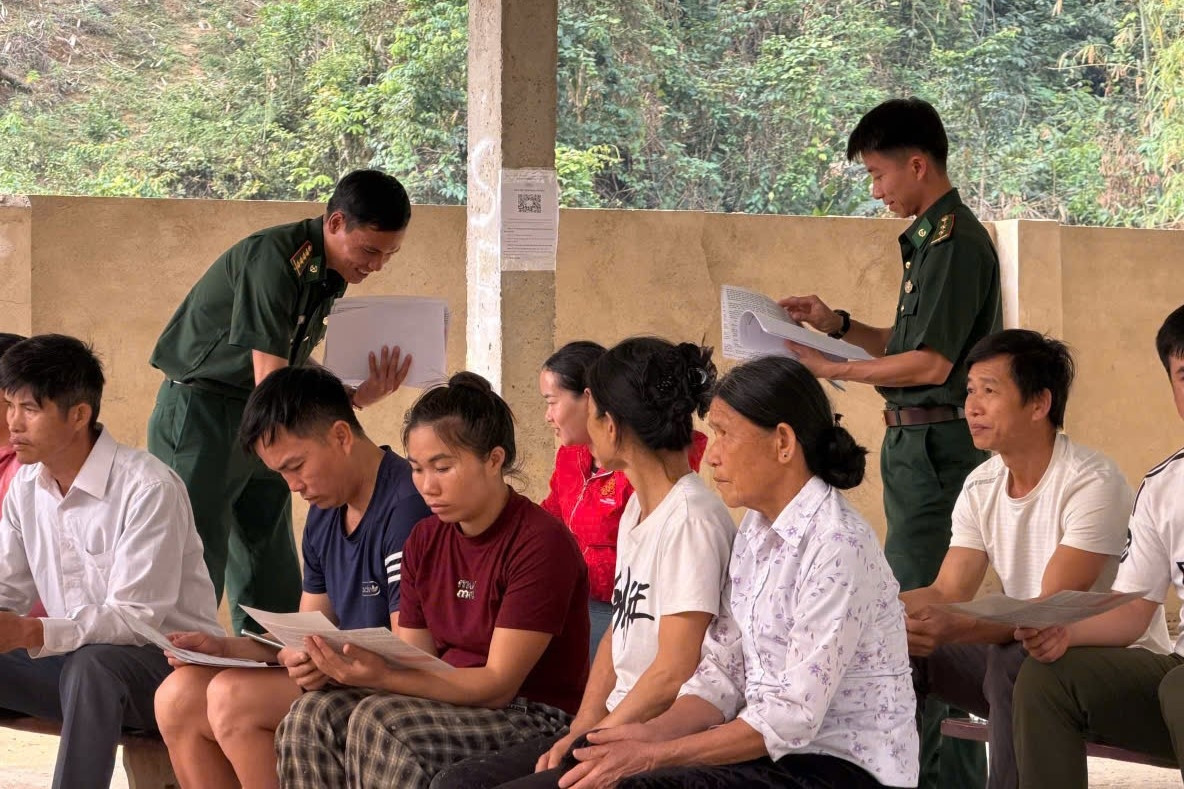 Bộ đội Biên phòng Tam Chung đồng hành giảm nghèo thông tin nơi biên giới