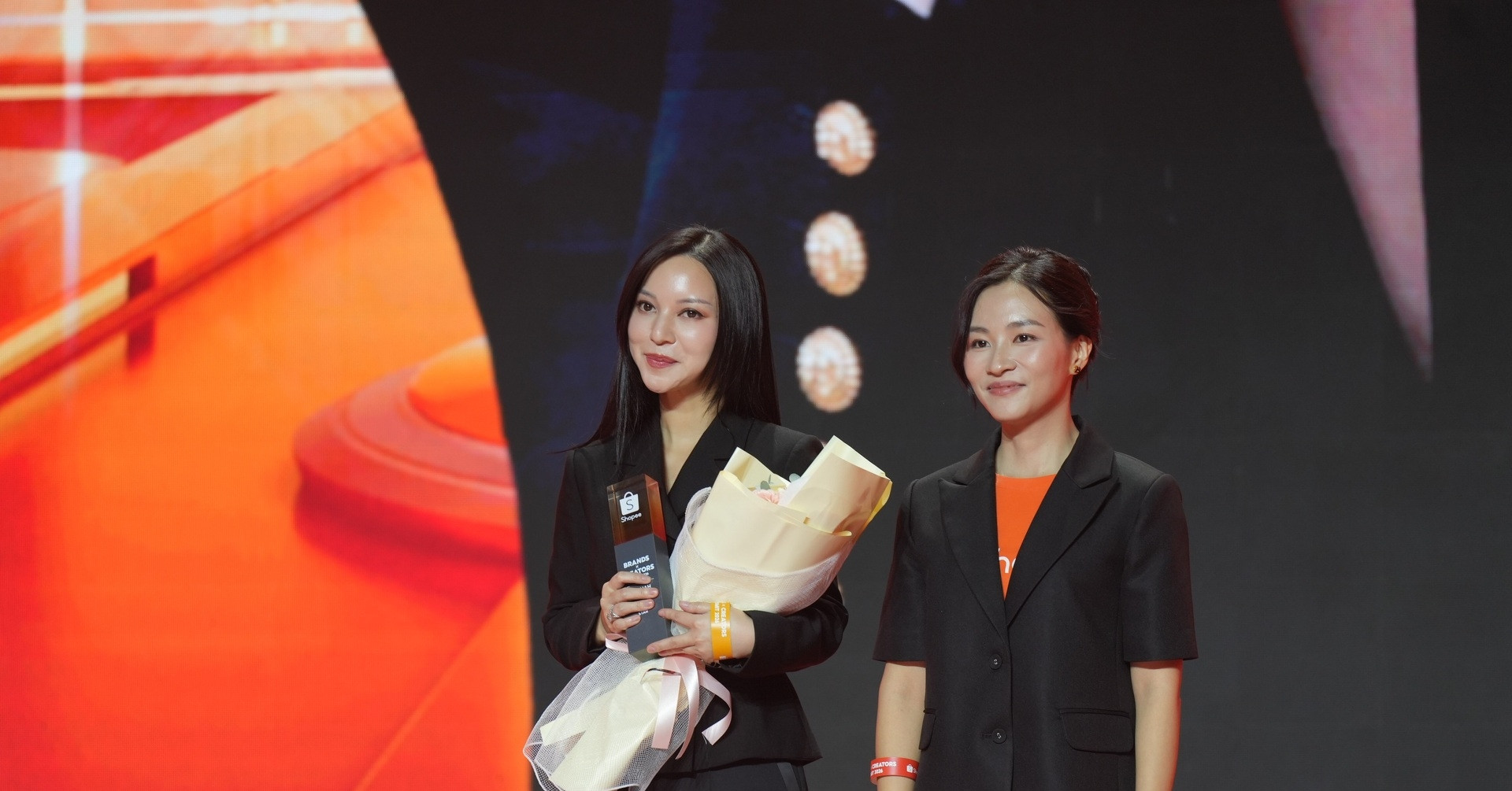 Hannah Olala nhận giải thưởng "Best Premium Livestream Star" từ Shopee