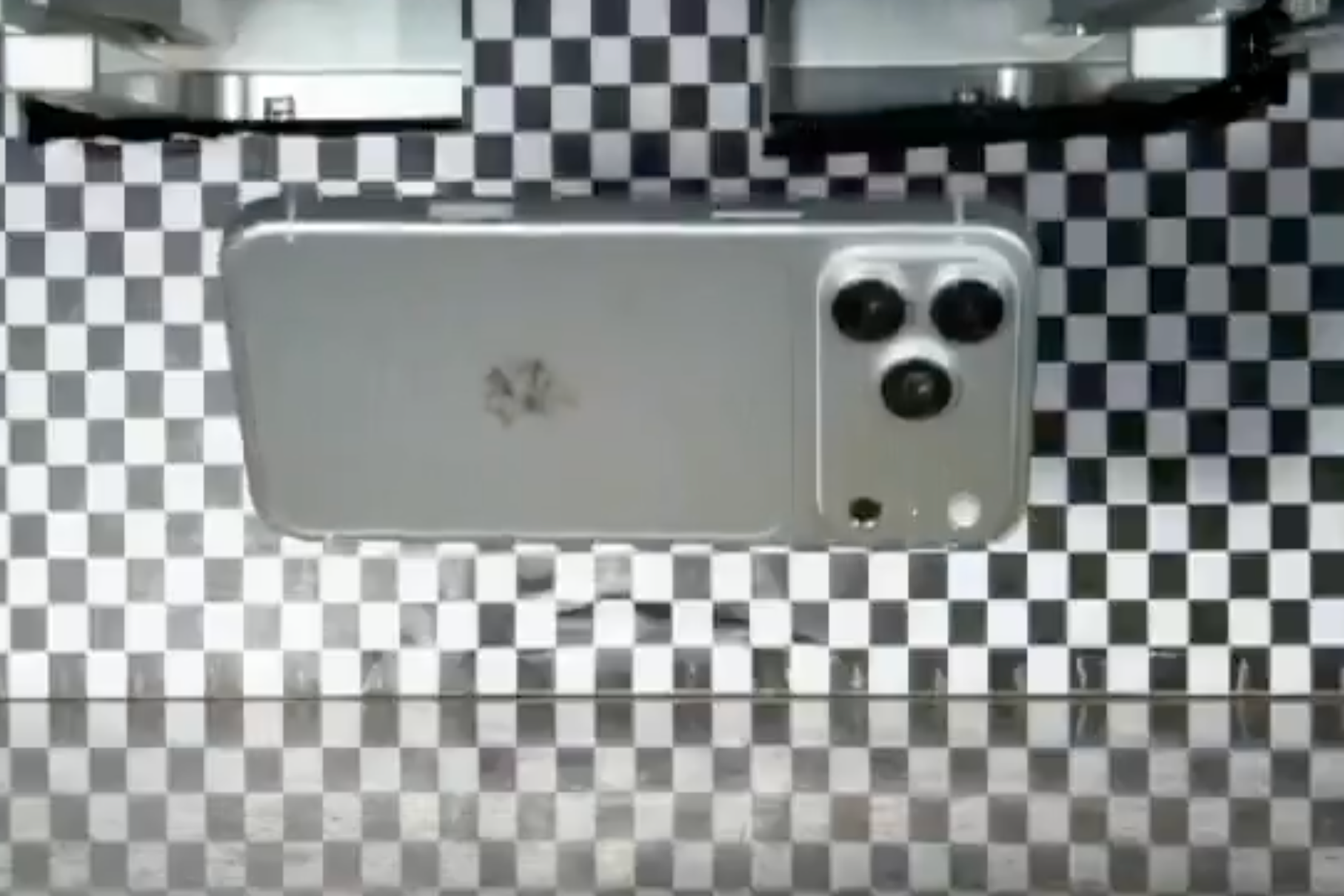 iPhone 18 Pro bất ngờ lộ diện video thực tế, cú rò rỉ chưa từng có với Apple