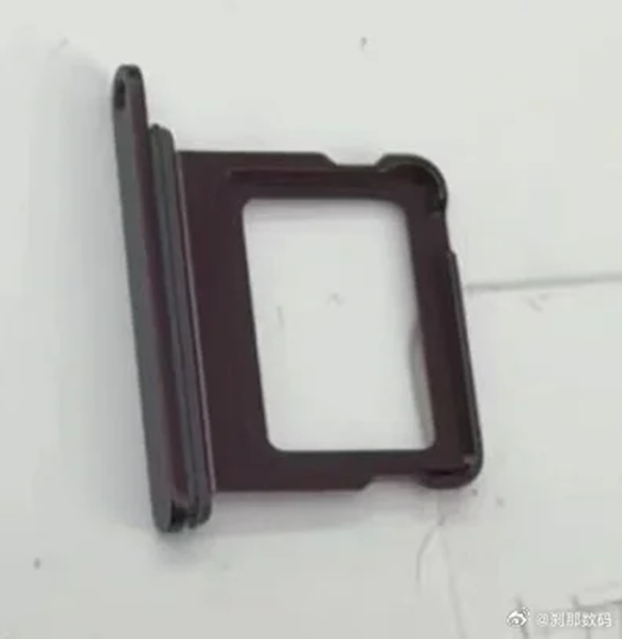 khay SIM iPhone 18 Pro.png