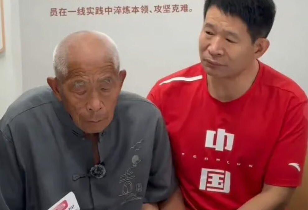 Lên tàu hỏa chơi rồi ngủ quên, cậu bé thất lạc gia đình suốt 35 năm