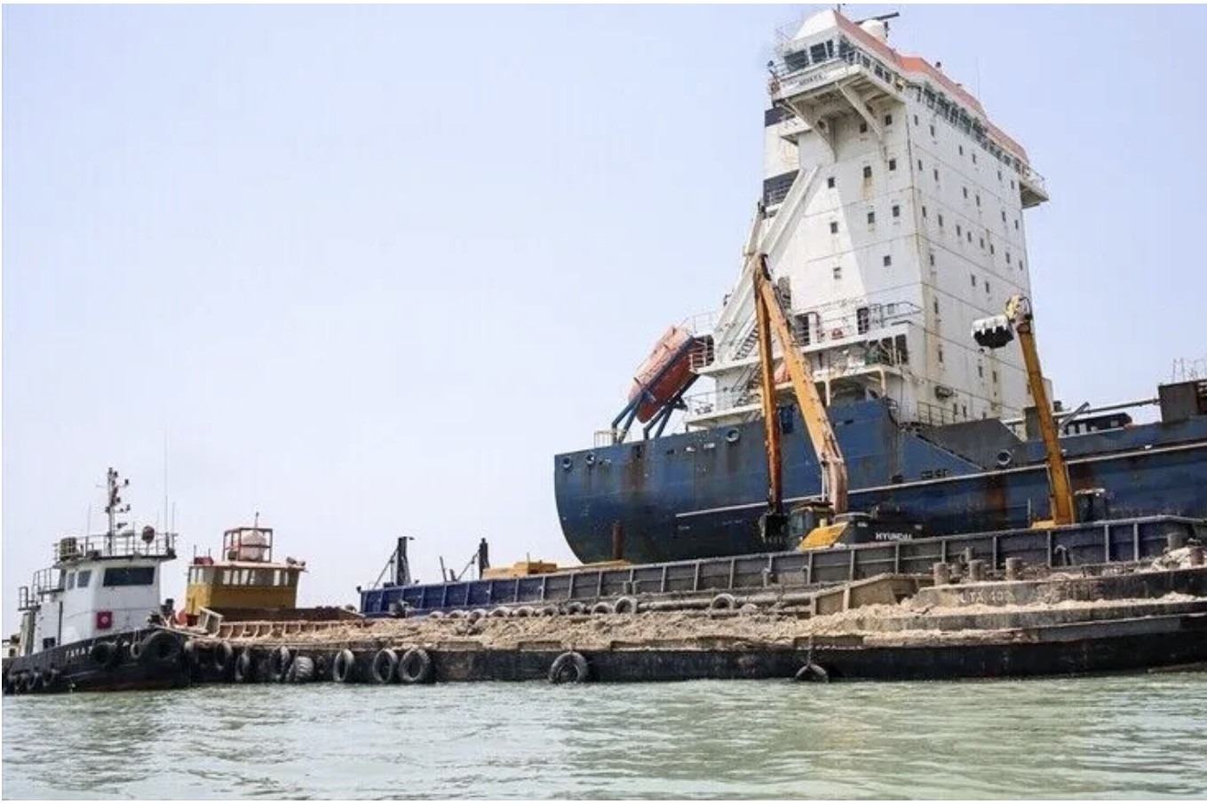 Tàu nước ngoài gặp nạn vì đi chệch khỏi tuyến đường Iran chỉ định