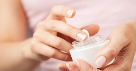 Thu hồi, tiêu hủy hai lô kem bôi da và nước rửa tay sai công thức công bố