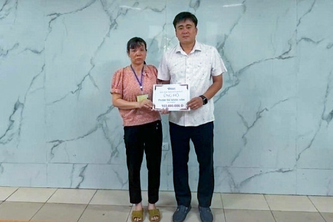 Trao hơn 103 triệu đồng tới gia đình bé Phạm Thị Ngọc Vân mắc ung thư não