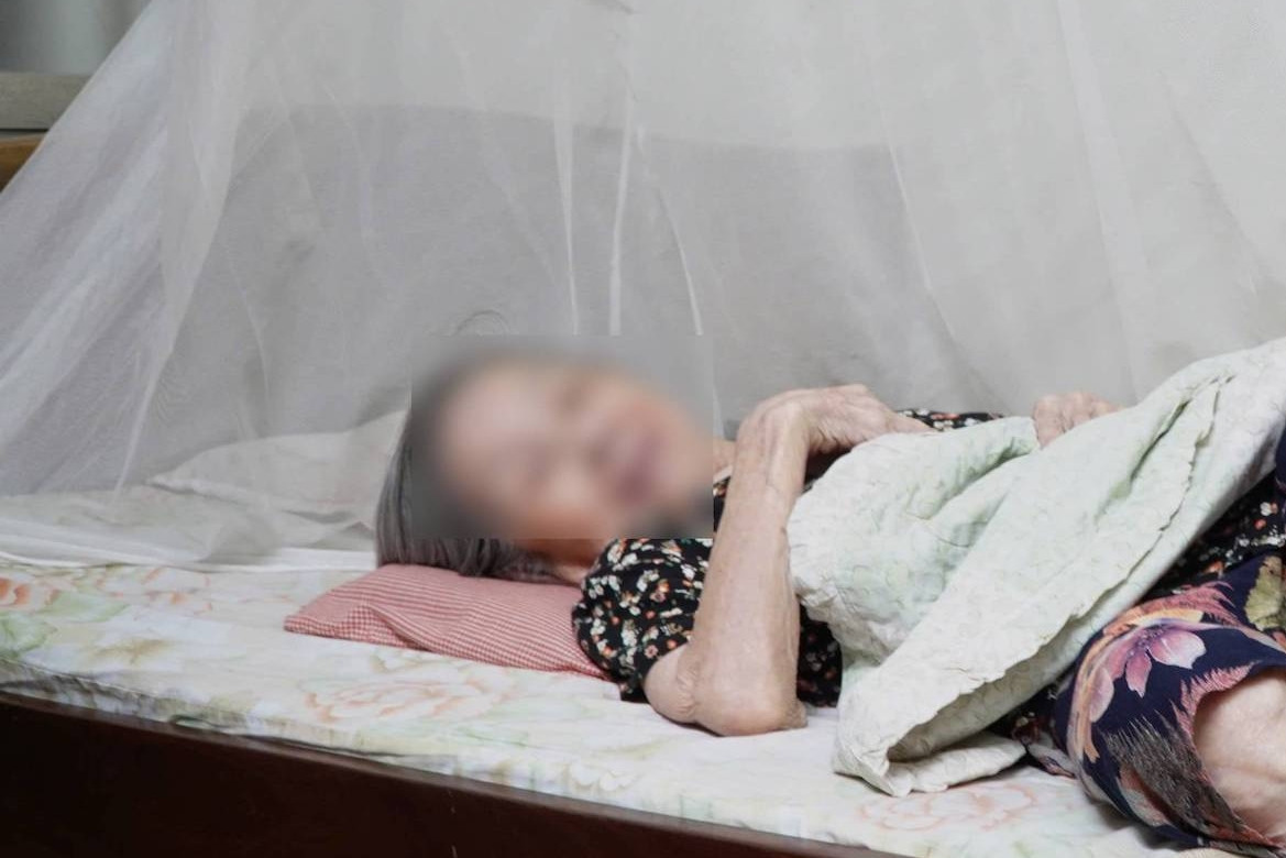 Vụ khiêng cụ 87 tuổi làm ủy quyền nhận lương: Phường nói do 'gia đình sốt ruột'
