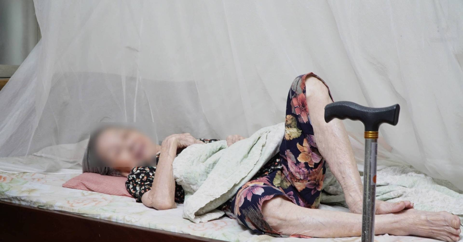 Vụ khiêng cụ 87 tuổi làm ủy quyền nhận lương: Phường nói do &amp;apos;gia đình sốt ruột&amp;apos;