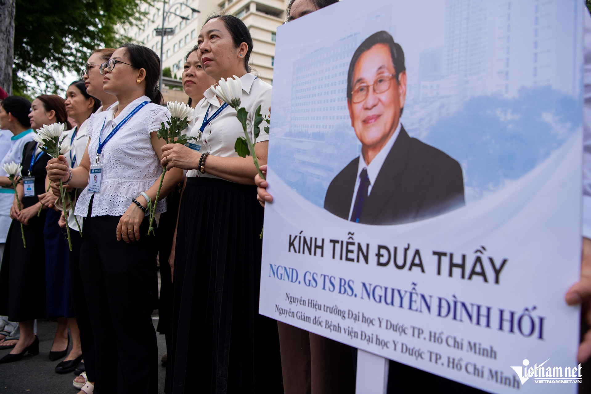 W-Bác sĩ Nguyễn Đình Hối   Tuấn Hùng 13.jpg