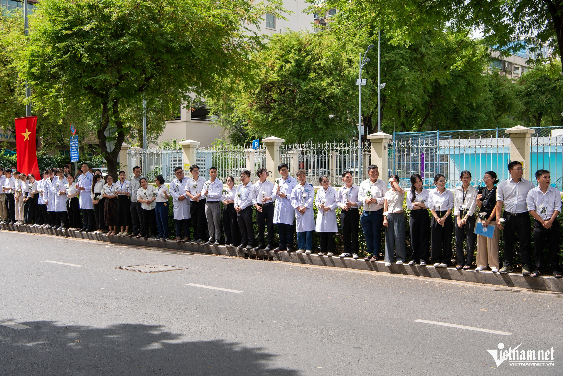 W-Bác sĩ Nguyễn Đình Hối   Tuấn Hùng 24.jpg