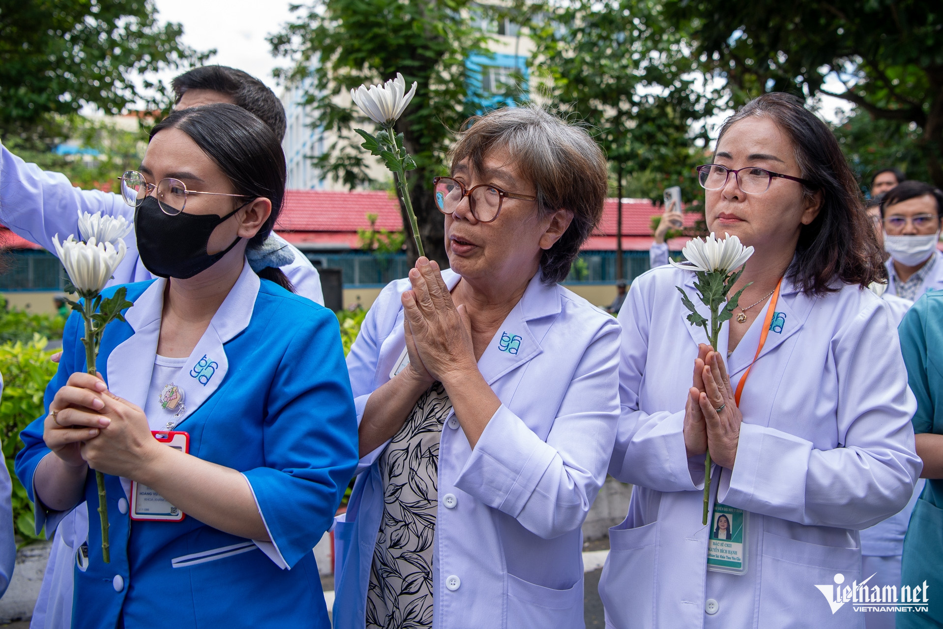 W-Bác sĩ Nguyễn Đình Hối   Tuấn Hùng 34.jpg