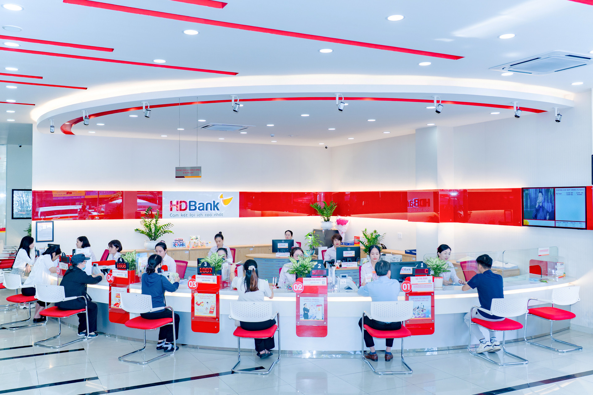 001HDBank.jpg