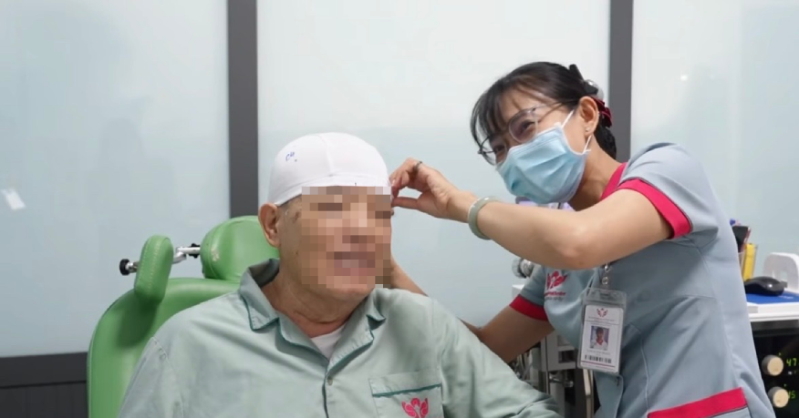 Điều ngỡ ngàng của Việt kiều Mỹ khi về nước chữa trị di chứng đột quỵ