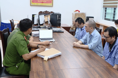 Giám đốc OKWIN cùng thuộc cấp khai gì trong vụ mua bán 5.000 tài khoản ngân hàng?