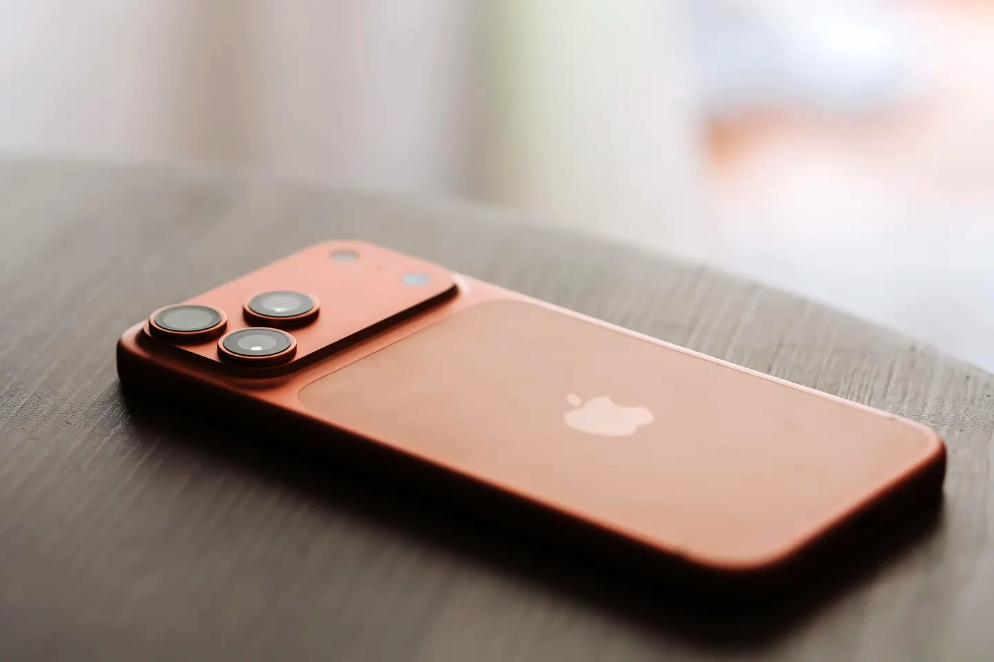 iPhone 18 Pro Max có thể tăng giá mạnh, Apple kiếm bao nhiêu tiền mỗi máy?